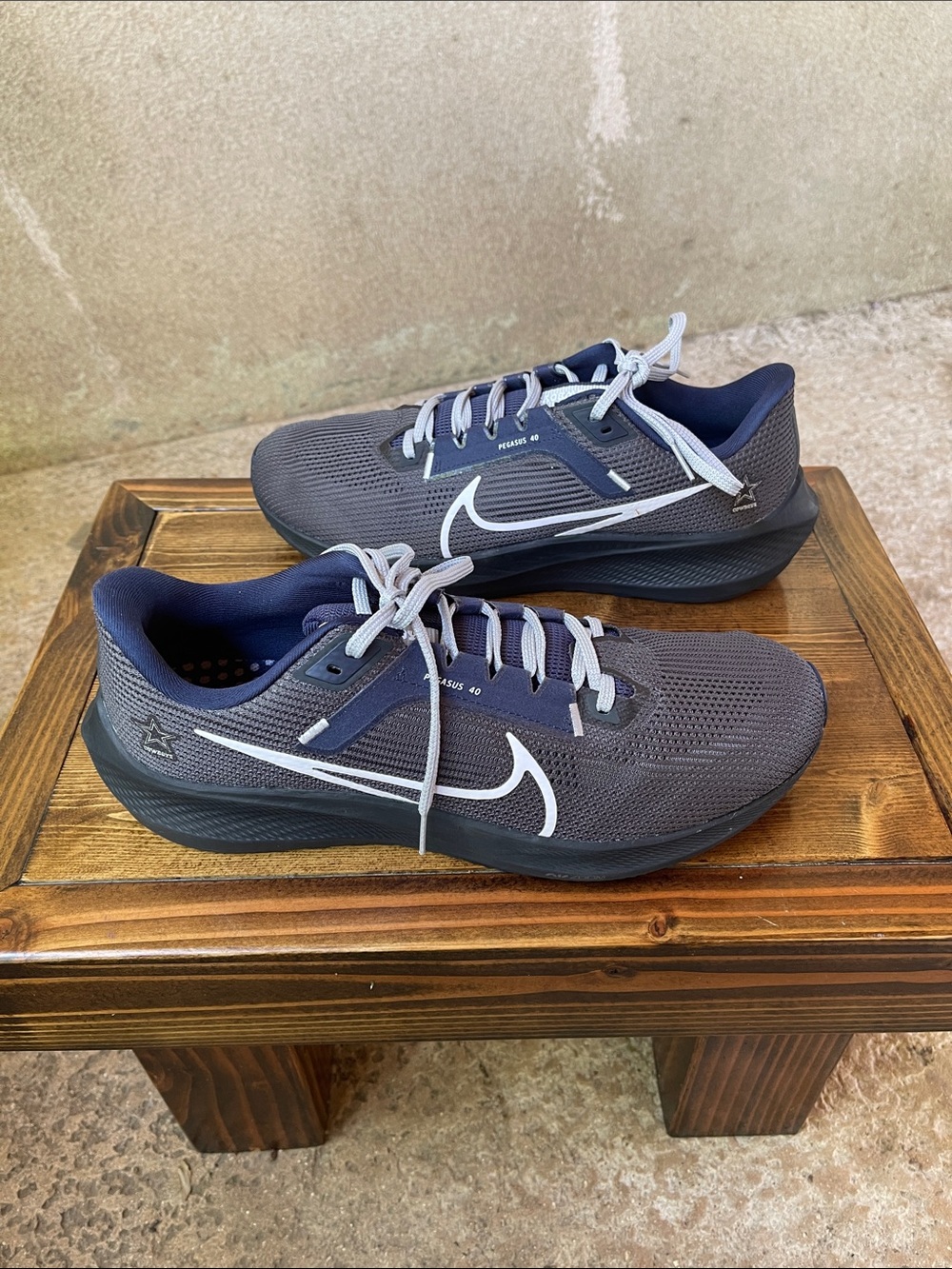 Nike Air Zoom Pegasus 40 Dallas Cowboys Athletic Shoes - Men’s 11.5